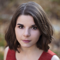 Maria Whitcomb headshot